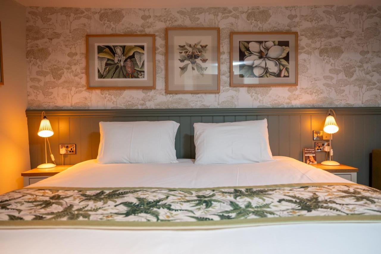 Rockingham Arms By Greene King Inns Wentworth  Bagian luar foto